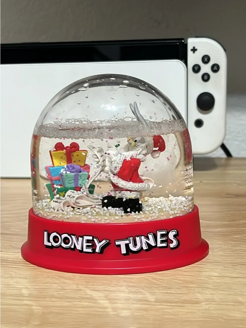 Vintage Christmas Looney Tunes bugs bunny snow globe